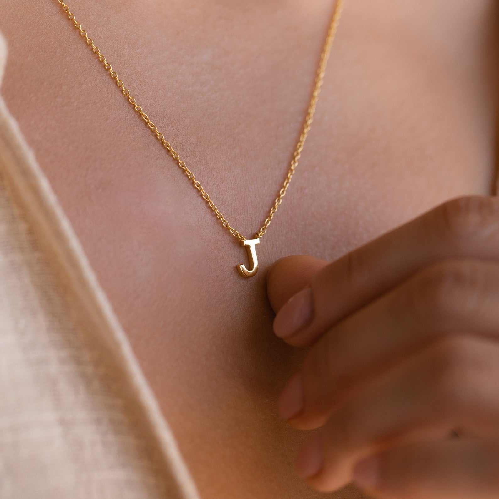 Curly Molten Initial Pendant Necklace - Initial L | 18ct Gold Plated V |  Missoma
